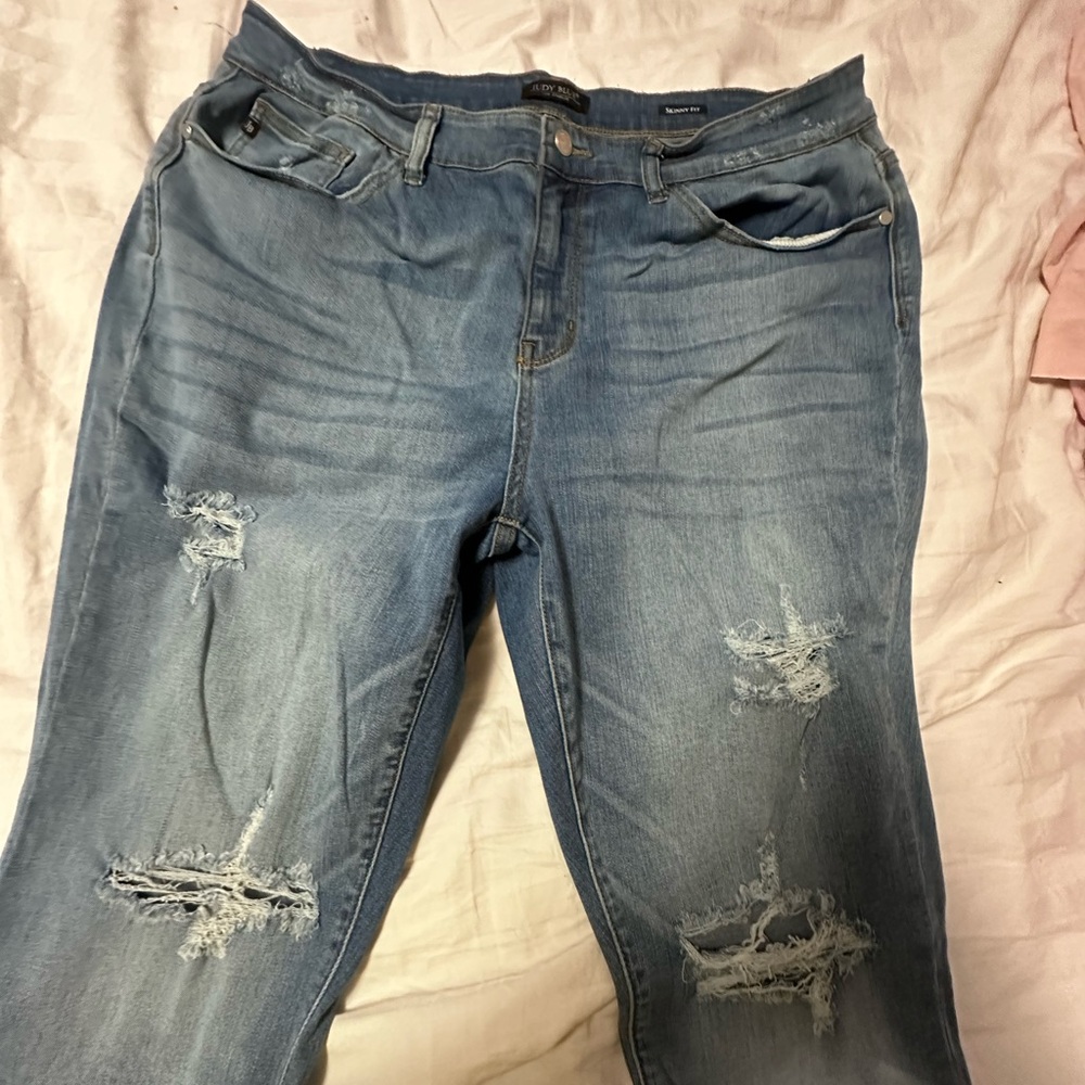NWOT Judy blue 20w distressed with raw hem